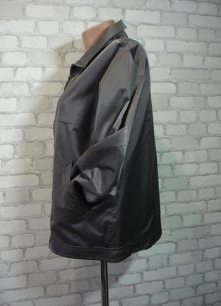 Легка куртка-вітровка з кишенями4 фото