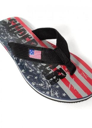 Пляжная обувь с американским акцентом