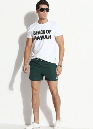 Короткие зеленые шорты