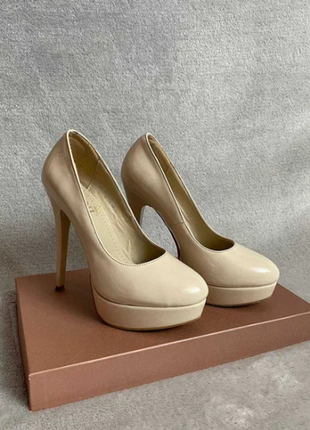 Жіночі туфлі на високому каблуку лаковані 35р