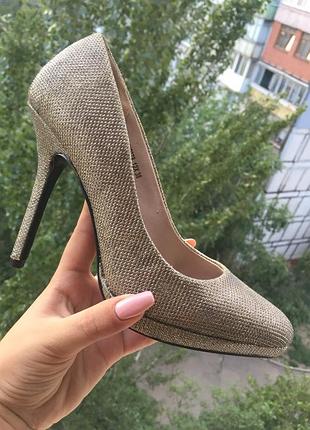 Туфли, стильные золотистые отличного качества
