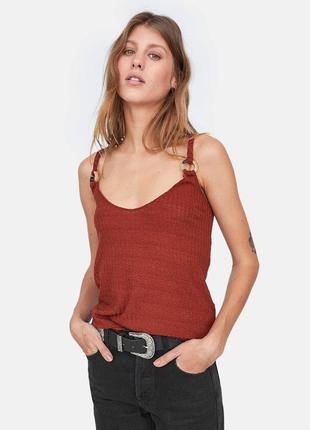 Майка на бретелях янтарного цвета stradivarius