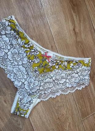 Шикарні кружевні трусики