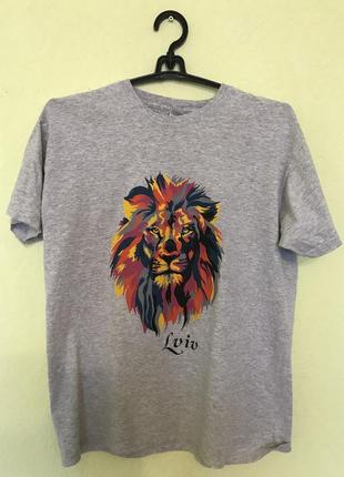 Сіра футболка з принтом лева lviv
