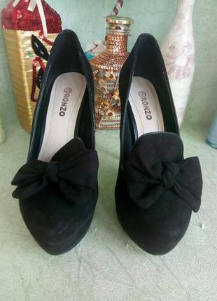 Замшевые черные туфли на каблуке ronzo1 фото