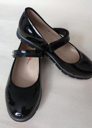 Туфлі лаковані