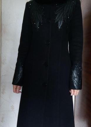 Женское пальто зимнее со съемным меховым воротником из чернобурки1 фото