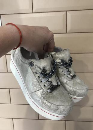 Ботинки в спортивном стиле на поатформе 36