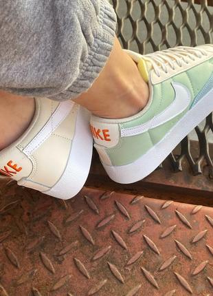 Nike blazer low beige/green новинка жіночі зелені бежеві кросівки найк блейзер брендові жіночі зелені бежеві кросівки демисезон6 фото