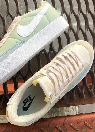 Nike blazer low beige/green новинка жіночі зелені бежеві кросівки найк блейзер брендові жіночі зелені бежеві кросівки демисезон3 фото