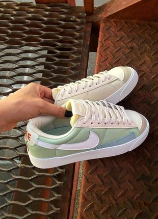 Nike blazer low beige/green новинка жіночі зелені бежеві кросівки найк блейзер женские брендовые зеленые бежевые кроссовки демисезон