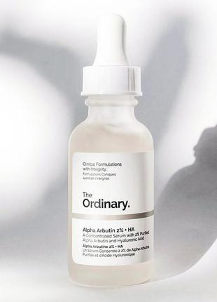 Сироватка для освітлення the ordinary alpha% + ha відома своїми властивостями відбілювати шкіру.