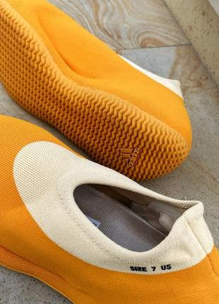 Тапки Жіночі adidas yeezy knit rnr sulfur/ жіночі капці помаранчеві / адідас ізі9 фото
