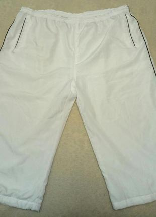 Білі спортивні штани капрі okay