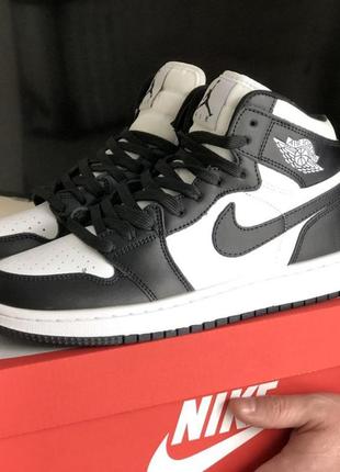 Чорні з білим чоловічі кросівки