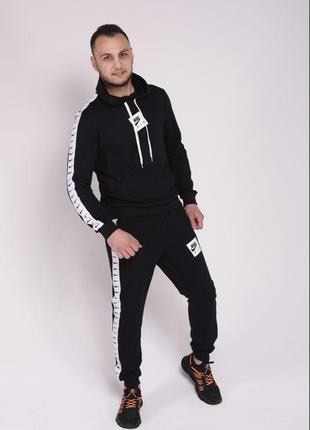 Чоловічі спортивні костюми nike