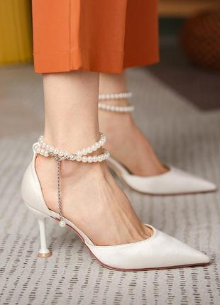 Весільні туфлі с перлами2 фото