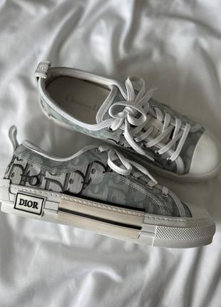 Стильные женские кеды в стиле christian dior b23 low logo grey premium светло-серые с логотипами10 фото