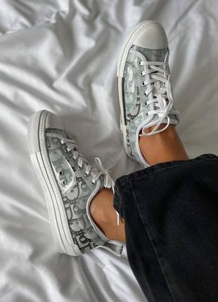 Стильные женские кеды в стиле christian dior b23 low logo grey premium светло-серые с логотипами9 фото