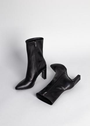 Черевики жіночі шкіряні чорні туфлі на підборах