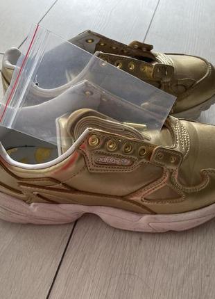 Кросівки adidas (оригінальні)