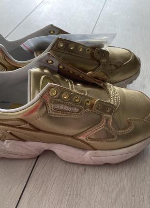 Кросівки adidas (оригінальні)2 фото