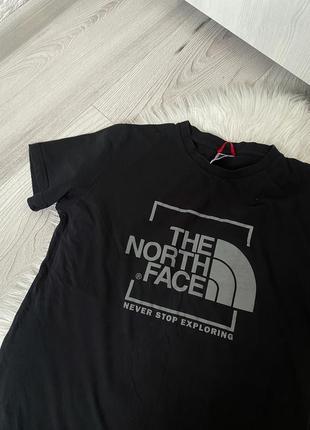 Футболка бренду the north face