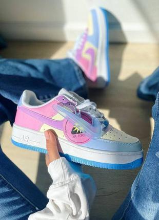 Прекрасные женские кроссовки nike air force 1 reactive colour changing белые меняют цвет на солнце