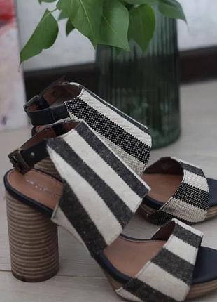 Босоніжки нові next