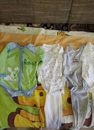 Костюмчики бодики. на 0-3 мес.  ща всё 80 грн .