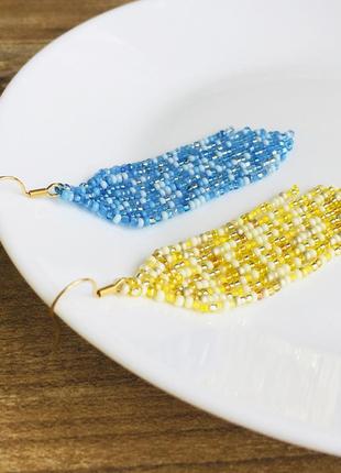 Асиметричні сережки з бісеру у кольорах прапора україни7 фото