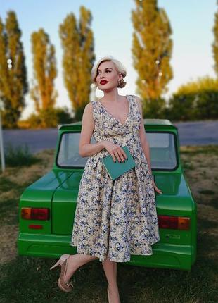 Вінтажна сукня у квіточку