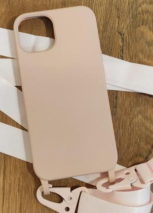 Silicone case для iphone 13 pro max чехол с ремешком через плечо на ленте пудровый