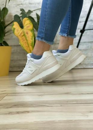 Актуальні білі жіночі кросівки з еко-шкіри шкіряні жіночі кросівки еко шкіра однотонні жіночі кросівки білого кольору4 фото