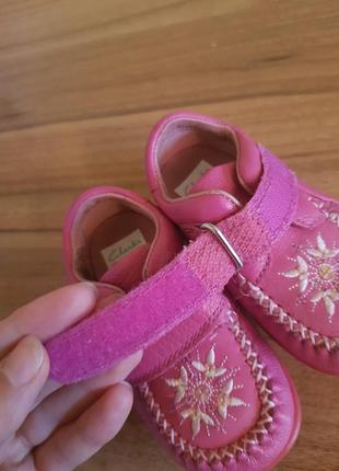 Туфельки, мокасини шкіряні дитячі clarks first shoes6 фото