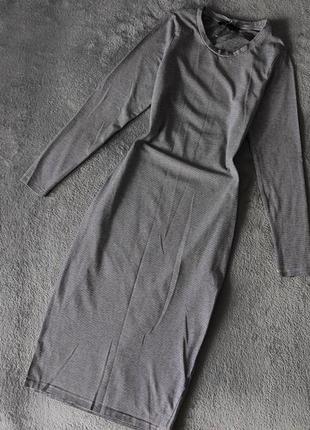 Платье садится по фигуре atmosphere