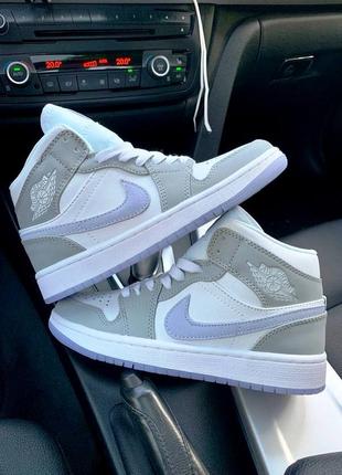 Красиві жіночі високі кросівки nike air jordan retro 1 grey violet сірі з білим і бузковим