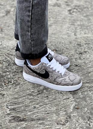 Шикарні жіночі кросівки nike air force snake бежеві з чорним зміїний принт2 фото