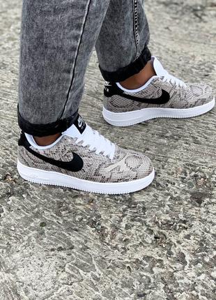 Шикарні жіночі кросівки nike air force snake бежеві з чорним зміїний принт6 фото