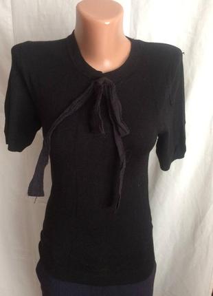 Черный джемпер с коротким рукавом