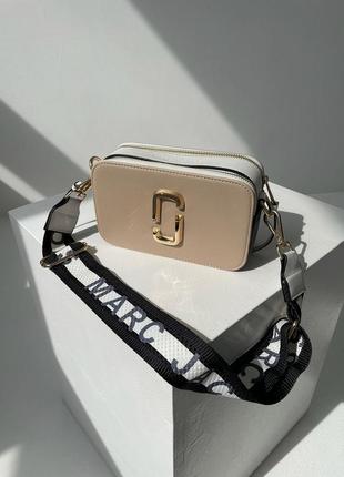 Marc jacobs the snapshot beige/white розкішна бежева кремова сумочка марк джейкобс брендова сумка крем беж новинка5 фото