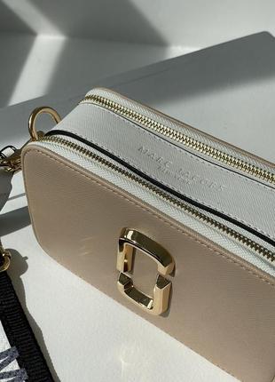 Marc jacobs the snapshot beige/white розкішна бежева кремова сумочка марк джейкобс брендова сумка крем беж новинка3 фото