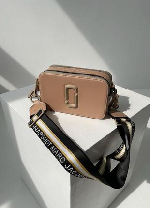 Marc jacobs the snapshot dark beige новинка стильно бежева сумочка марк джейкобс брендовий бежева пудрова сумка з ремінцем