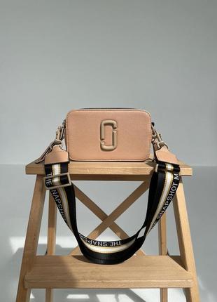 Marc jacobs the snapshot dark beige новинка стильно бежева сумочка марк джейкобс брендовий бежева пудрова сумка з ремінцем