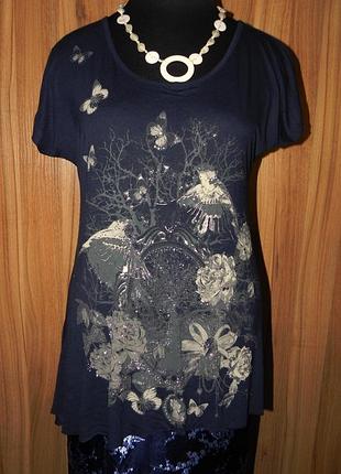 Легка футболка - блуза з принтами пташки темно синього кольору великого розміру