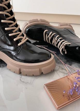 Лаковані шкіряні черевики-берці шнурівка зимові чоботи демисезонні