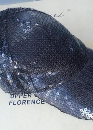 Черная кепка-блайзер с пайетками