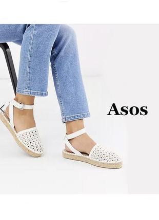 Белые плетеные сандалии на плоской подошве asos