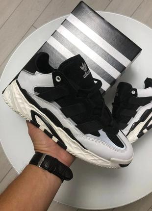 Чорні з білим чоловічі кросівки