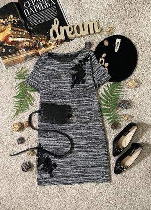 Актуальна трикотажна сукня з вишивкою №429